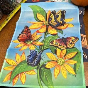 NWOT butterfly yellow daisy small garden flag 12”x18, monarch